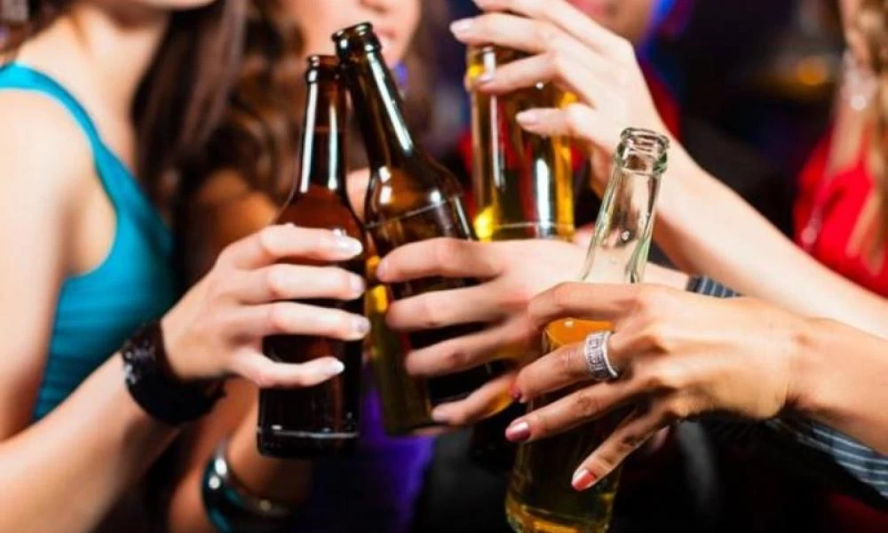 Έρευνα: Δεν υπάρχει ασφαλής ποσότητα αλκοόλ για τον εγκέφαλο